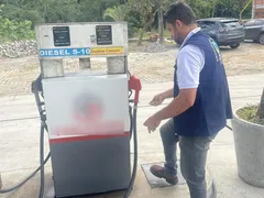 Mais 14 postos de gasolina são autuados por adulteração no Rio