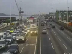 Motociclista fica ferido em estado grave após acidente na Ponte