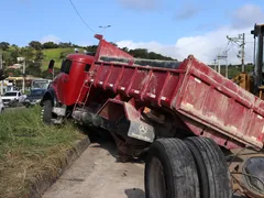 Motoristas enfrentam trânsito pesado após acidente em São Gonçalo
