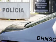 Motorista é morto a tiros dentro de carro em Niterói