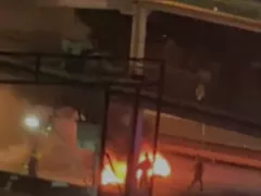 Novo protesto volta a fechar pista da BR-101, em São Gonçalo