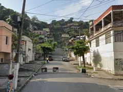 Passageira de carro por app é baleada em Niterói