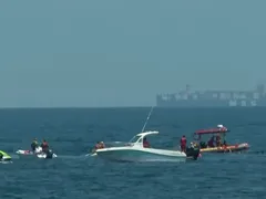 Piloto morre após queda de monomotor no mar de Copacabana