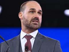 Polícia Federal ordena retorno de Eduardo Bolsonaro ao Brasil