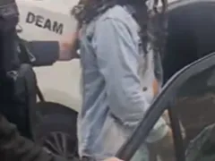 Presa mulher que queimou as mãos da filha com ovo em SG