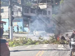 Protesto fecha importante rua que liga Niterói e São Gonçalo