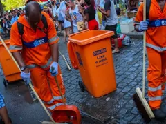 Rio abre 400 vagas para garis; veja como concorrer