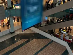 Shopping de Niterói retira decoração natalina e choca frequentadores