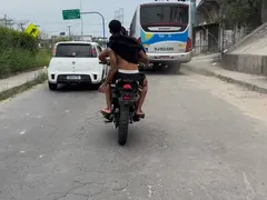 Show de irresponsabilidade na RJ-104, em São Gonçalo; vídeo