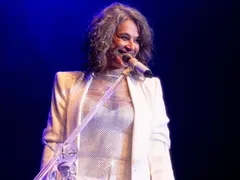 Simone e Beto Guedes se apresentam de graça em Niterói