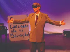 Teatro de Niterói recebe peça sobre Chico Xavier