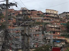 Troca de tiros com a PM deixa um preso em comunidade de Niterói