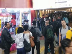 Usuários relatam filas gigantescas no Terminal de Niterói; vídeo