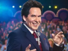 Veja Leandro Hassum na pele de Silvio Santos; vídeo