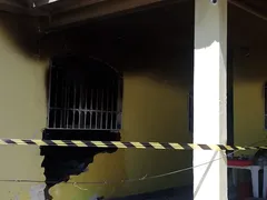 Vídeo mostra filhos em desespero após mãe tentar matá-los em Niterói