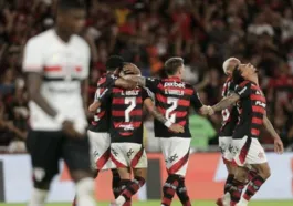 Flamengo derrota o São Paulo no retorno do Brasileirão