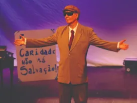 Teatro de Niterói recebe peça sobre Chico Xavier