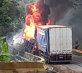 Acidente entre caminhaões deixa feridos na Serra das Araras