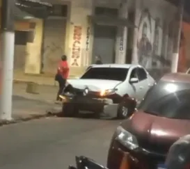 Acidente entre carros causa transtorno em Niterói; vídeo