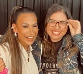 Artista de SG realiza sonho e canta com Simone Mendes; vídeo