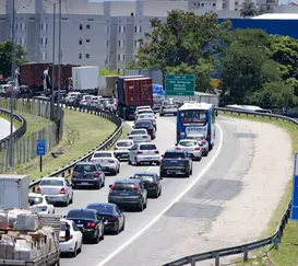BR-101 parada no sentido Niterói; entenda o motivo