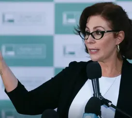 Carla Zambelli renuncia ao mandato após STF confirmar cassação