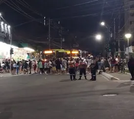 Familiares fazem novo ato por jovens presos em Niterói