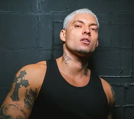 Filipe Ret é flagrado fazendo pichação em via pública no RJ