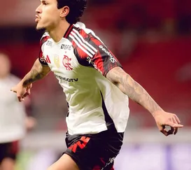 Fla vence o Inter e segue líder do Brasileiro