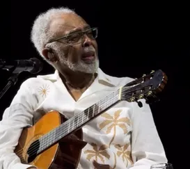 Gil vai às lágrimas com homenagem de Geraldo Azevedo; vídeo