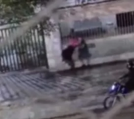 Vítima implora para não ser roubado durante assalto no Rio