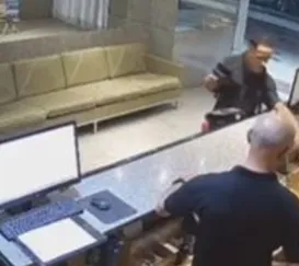 Ladrão se atrapalha durante assalto a hotel na Zona Sul do Rio
