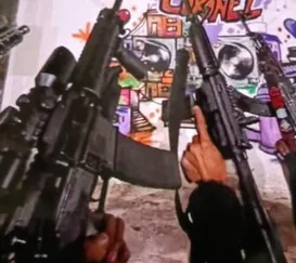 Madrugada de guerra tem preso com fuzil e carro todo furado em Niterói