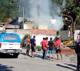 Mãe é acusada de incendiar a própria casa com os filhos dentro, em Niterói