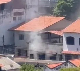 Filha é acusada de atear fogo em casa para matar a mãe