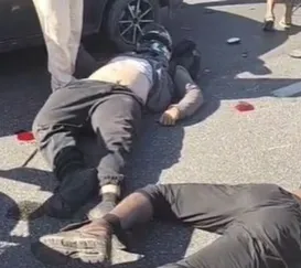 Motociclistas ficam gravemente feridos em acidente na RJ-104