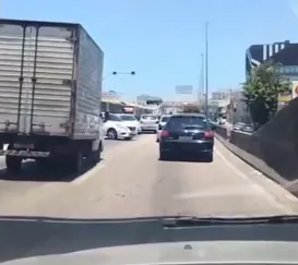 Arrastão assusta motoristas na Avenida Brasil; vídeo