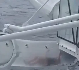 Mulher fica presa em toboágua a 50 metros do mar; vídeo