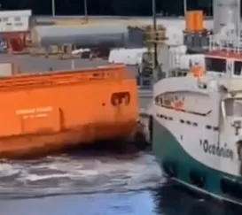 Navio atinge estaleiro em Niterói e causa desespero; vídeo