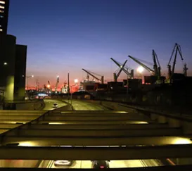 Ônibus em chamas fecha túnel no Centro do Rio