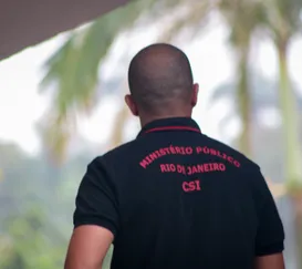 PMs são flagrados roubando em megaoperação no Rio