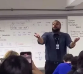 Professor vira fenômeno ao ensinar fórmulas no ritmo do funk; vídeo
