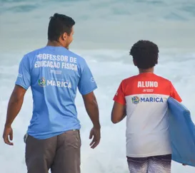 Projeto leva bodyboard gratuito para praia de Maricá