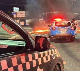 Protesto com fogo fecha rua de São Gonçalo; vídeo