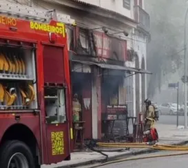 Restaurante tradicional pega fogo no Rio; vídeo