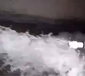 Vazamento gigante joga fora milhares de litros d'água em Niterói; vídeo