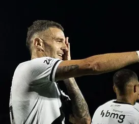 Vegetti brilha e Vasco vence Bragantino por 3 a 0