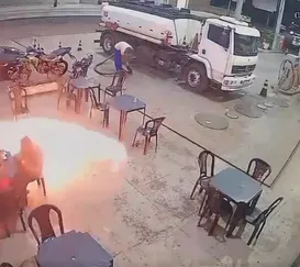 Vídeo: cigarro aceso causa incêndio em posto de combustível