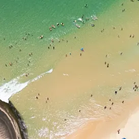Água cristalina vira atração nas praias de Niterói