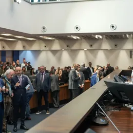 Alerj derruba veto e retoma 'gratificação faroeste'